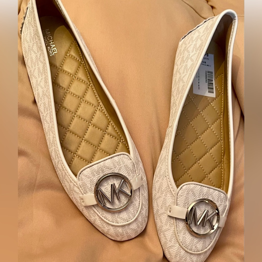 Michael Kors Size 10 white flats